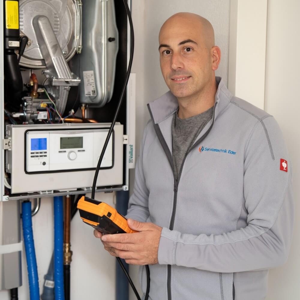 Meister Eder bei der Arbeit