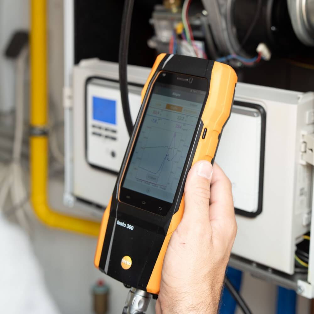 Foto von Testgerät bei Gasanlagenüberprüfung